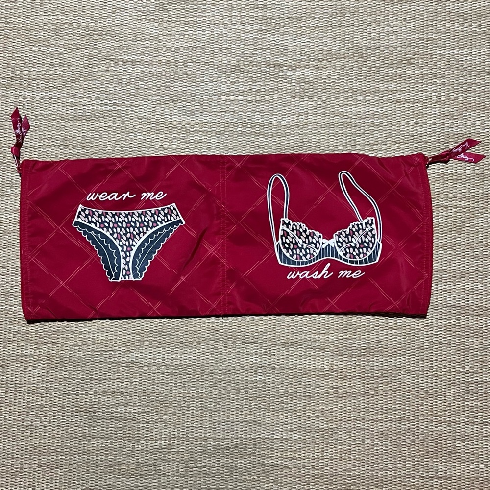 Vera Bradley Wash and Wear Red Lingerie Travel Organization Bag, Great Condition